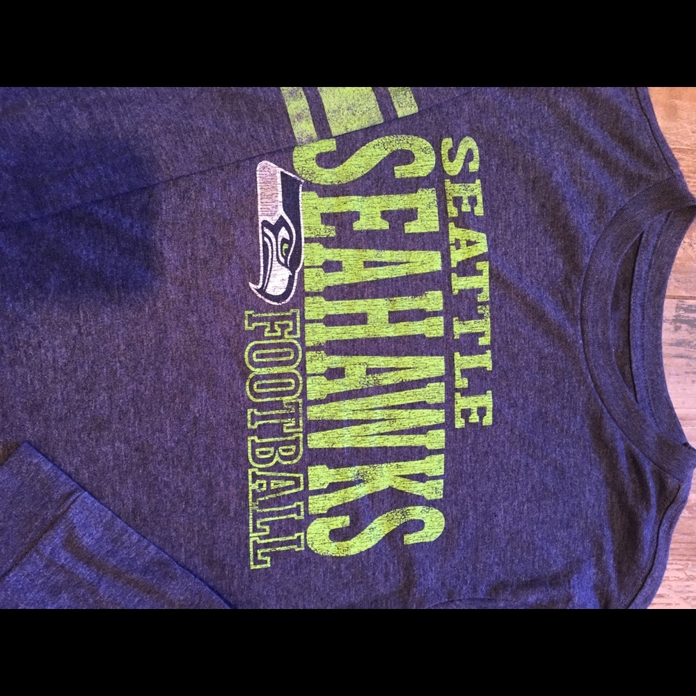 Seahawks top - Picture 3 of 7